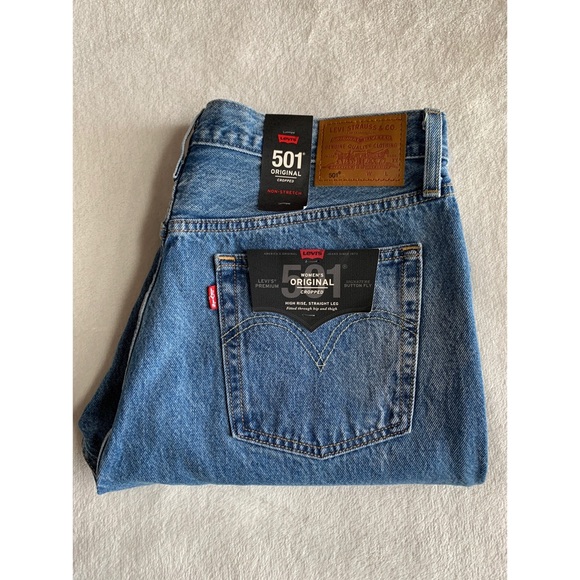 Levi’s 501 Cropped Jeans - Picture 2 of 16
